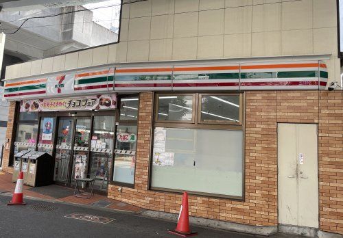 セブンイレブン岸里玉出駅前店の画像