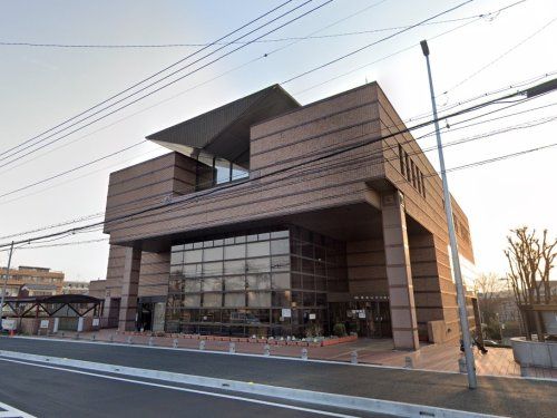 東松山市立図書館の画像