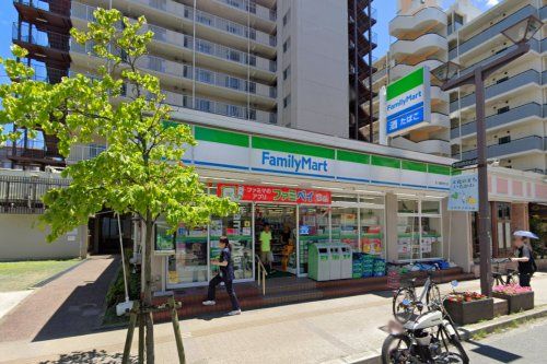 ファミリーマート 本八幡駅南口店の画像