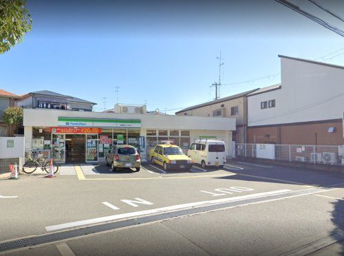 ファミリーマート 箕面瀬川二丁目店の画像