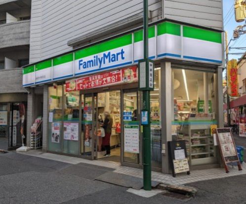 ファミリーマート 新宿中井駅前店の画像