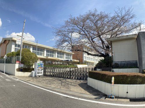 尾張旭市立三郷小学校の画像