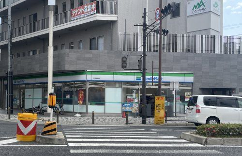 ファミリーマート 岸里駅西店の画像