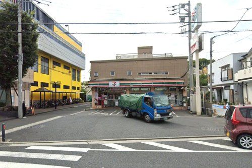 セブンイレブン 横浜内路店の画像