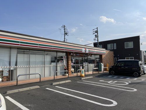 セブンイレブン 津市白塚団地入口店の画像