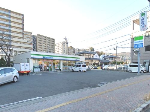 ファミリーマート秦野鶴巻店の画像