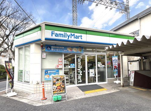 ファミリーマート【京阪藤森駅前店】の画像