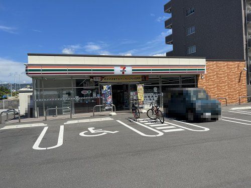 セブンイレブン 高知神田川橋店の画像