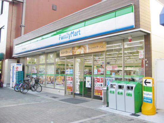 ファミリーマート 南堀江四丁目店の画像