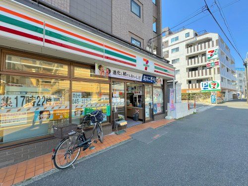 セブンイレブン 横浜岸根町店の画像