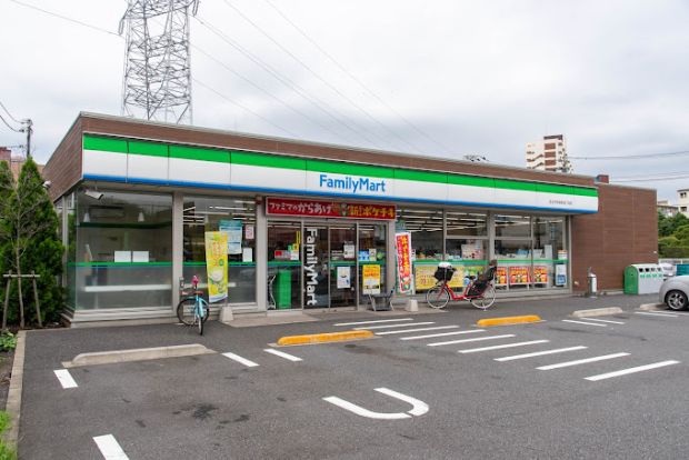 ファミリーマート 足立中央本町四丁目店の画像