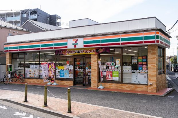 セブンイレブン 足立亀田小前店の画像