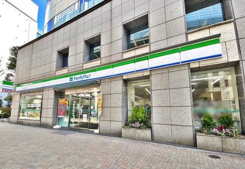 ファミリーマート 初台交差点前店の画像