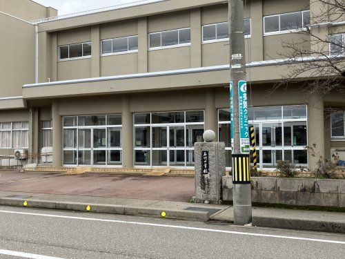 石川小学校の画像