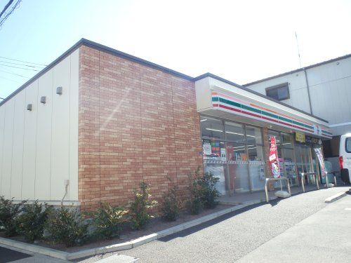 セブンイレブン横浜鶴見市場中前店の画像