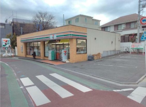 セブンイレブン 世田谷新代田駅前店の画像