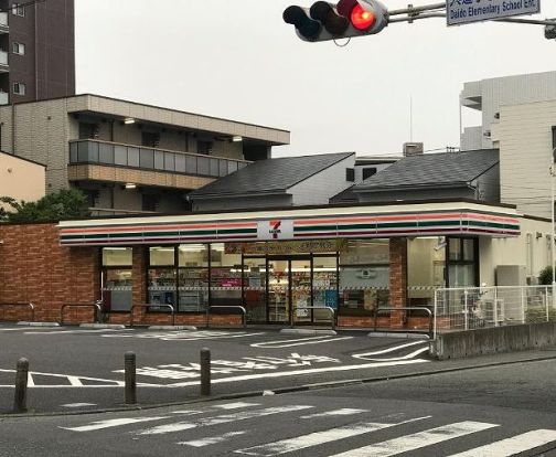 セブンイレブン 藤沢朝日町店の画像