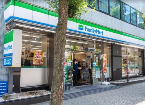 ファミリーマート 日本橋小学校前店の画像