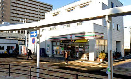 セブン-イレブン 鶴瀬駅東口店の画像