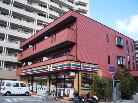 セブンイレブン 宝塚湯本町店の画像