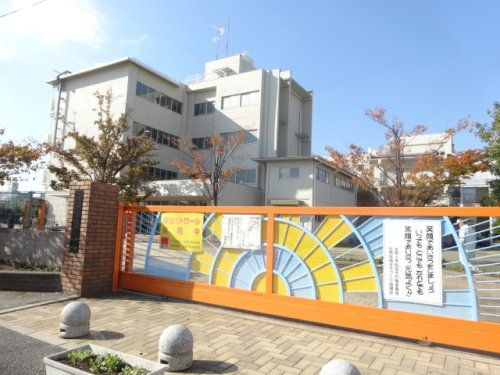 宝塚市立光明小学校の画像