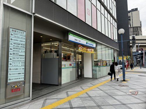 ファミリーマート 曽根崎二丁目店の画像