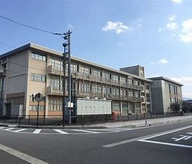 砺波市立出町中学校の画像