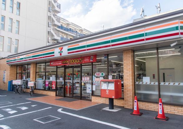 セブンイレブン 東京医科大前店の画像