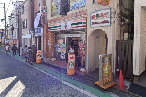 セブンイレブン 横浜白楽駅前店の画像