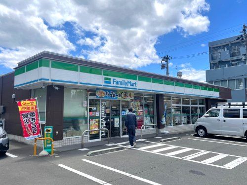 ファミリーマート 宮千代三丁目店の画像