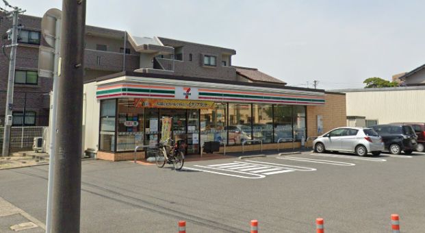 セブンイレブン 名古屋平子橋西店の画像