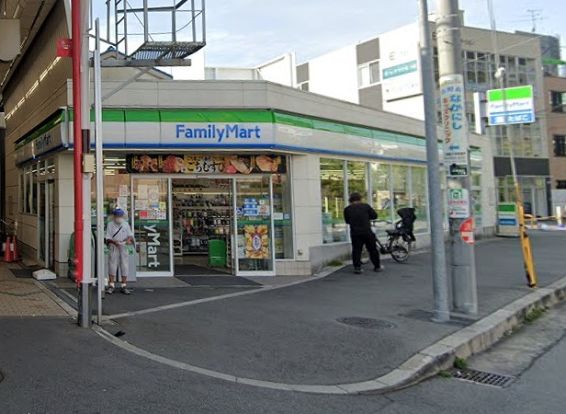 ファミリーマート神崎川駅前西店の画像
