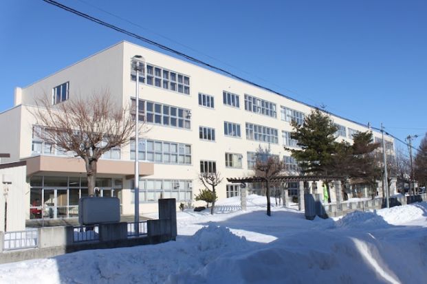 札幌市立新琴似北中学校の画像