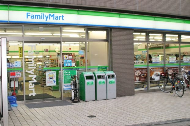 ファミリーマート 堺駅南口店の画像