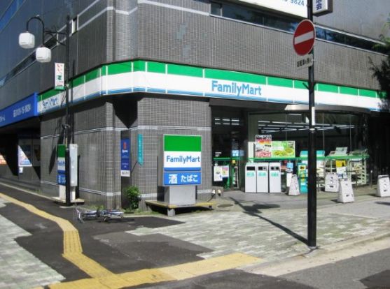 ファミリーマート 弁天町駅前店の画像