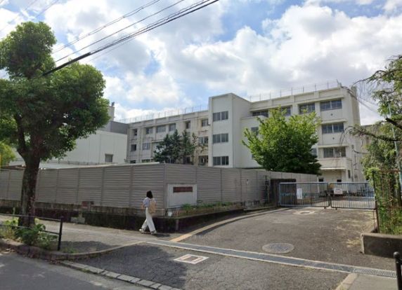 箕面市立豊川南小学校の画像