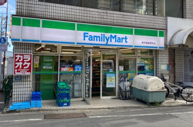 ファミリーマート 新井薬師前駅南店の画像