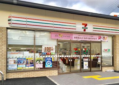 セブンイレブン 伏見石田大山店の画像