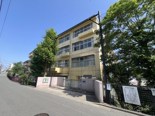 世田谷区立東深沢中学校の画像