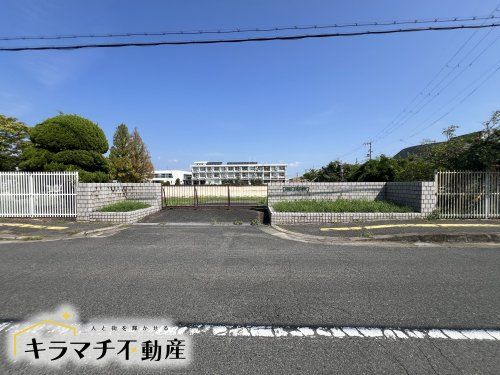 三宅町立三宅小学校の画像