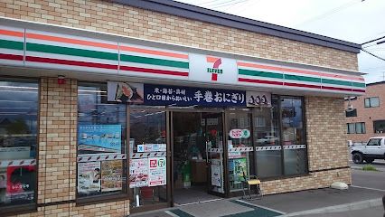 セブンイレブン 札幌新川西3条店の画像