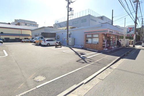 セブンイレブン 横浜新吉田町貝塚店の画像