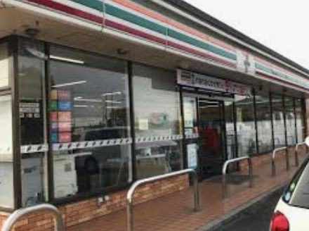 セブンイレブン桶川高校前店の画像