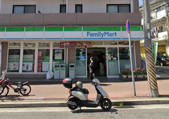 ファミリーマート ナダ萬灘南通店の画像