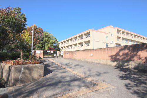 奈良市立東登美ヶ丘小学校の画像