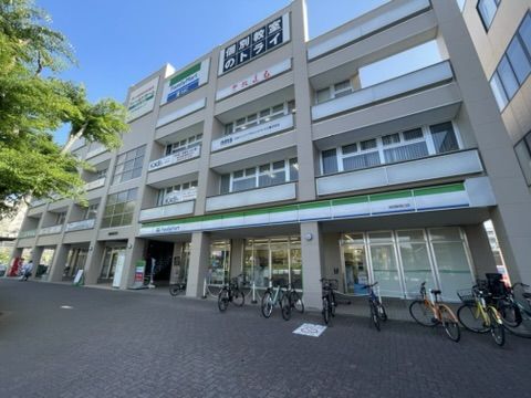 ファミリーマート 成田駅西口店の画像