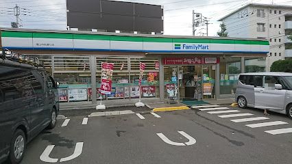 ファミリーマート 滝山中央通り店の画像