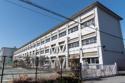 青梅市立第二中学校の画像