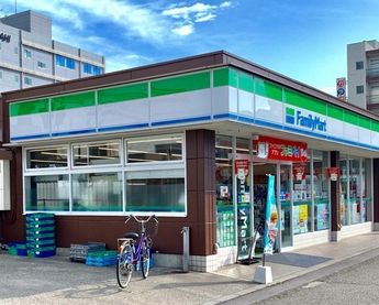 ファミリーマート 南大塚店の画像