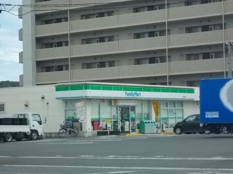 ファミリーマート 福山卸町店の画像